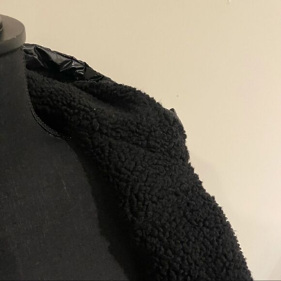 Women's KENDALL & KYLIE Coolidge Reversible Quilted & Sherpa Puffer Jacket - Picture 4 of 8